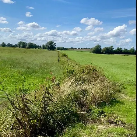 5 Personnes - Le Refuge Des Parachutistes - En Bordure Du Marais Holiday home *