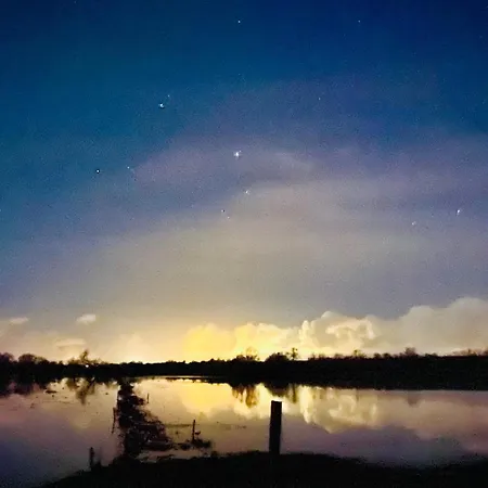 5 Personnes - Le Refuge Des Parachutistes - En Bordure Du Marais Nyaraló Neuville-au-Plain