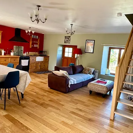 Holiday home 5 Personnes - Le Refuge Des Parachutistes - En Bordure Du Marais Neuville-au-Plain